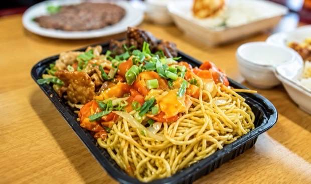Combo tray with lo mein and tomato and egg ready for take out
