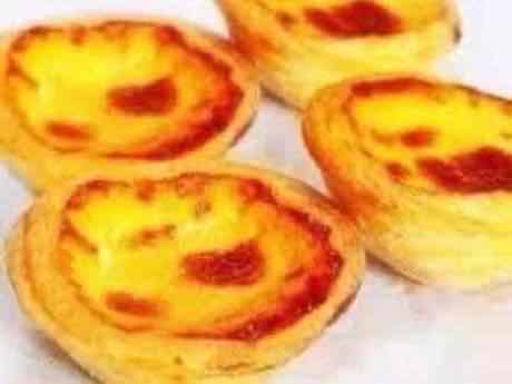 Freshly baked Chinese egg tart