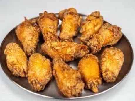 Golden fried chicken wings